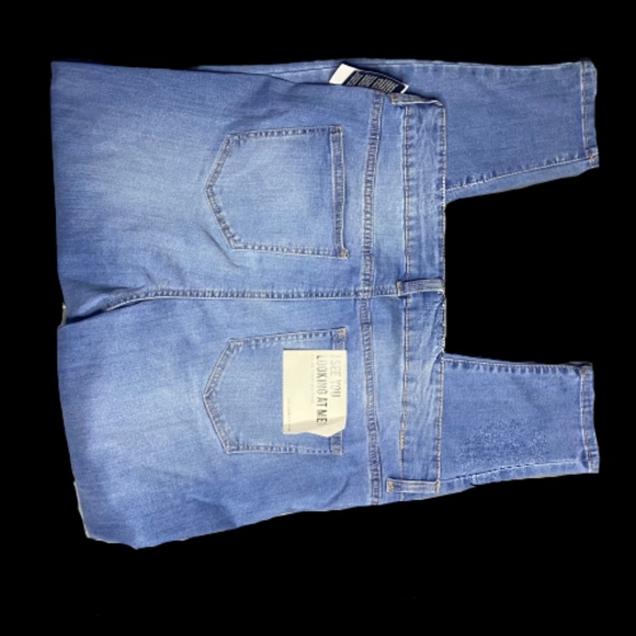 NWT Celebrity Pink Plus Cropped Skinny Ankle Jean - Picture 2 of 5